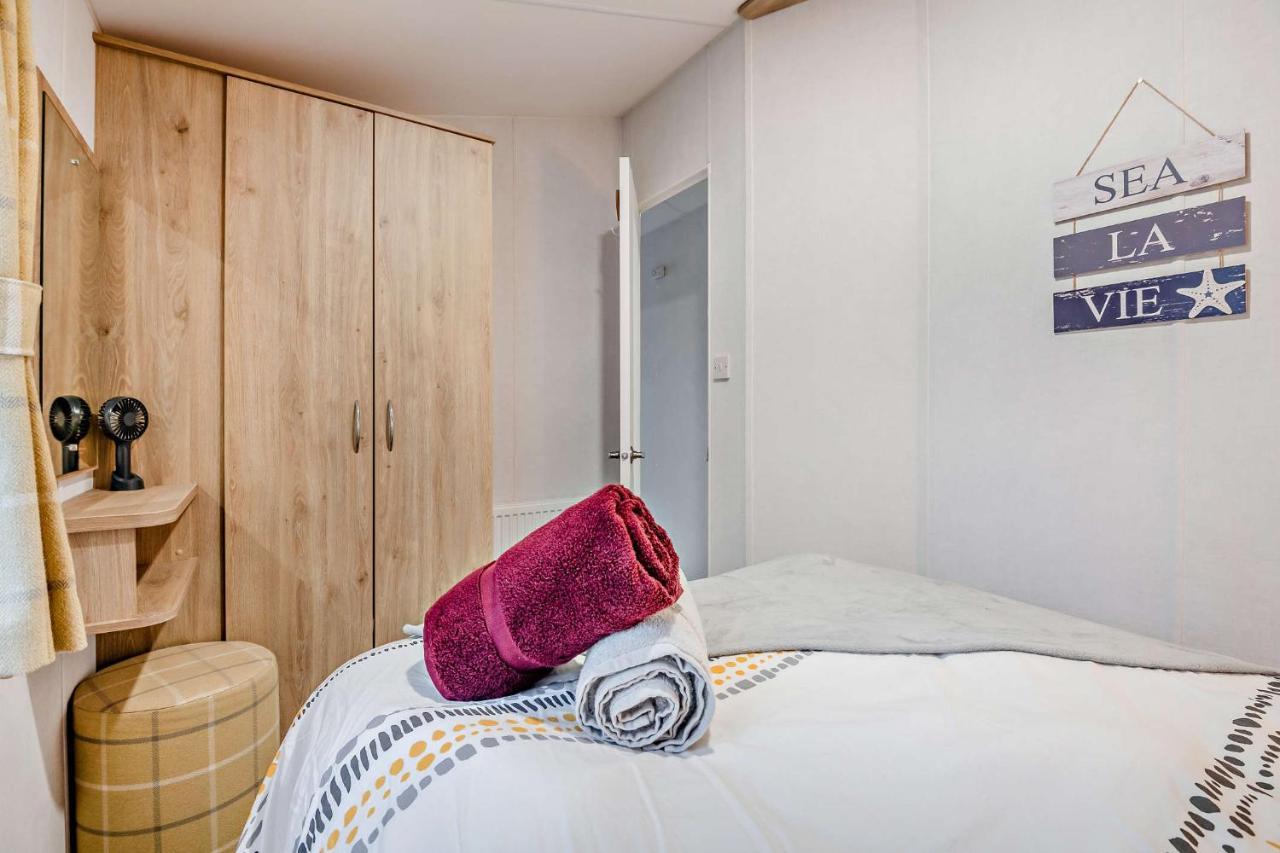 Sea La Vie Lodge, Rockley Park Holiday Park, Poole, Dorset ภายนอก รูปภาพ